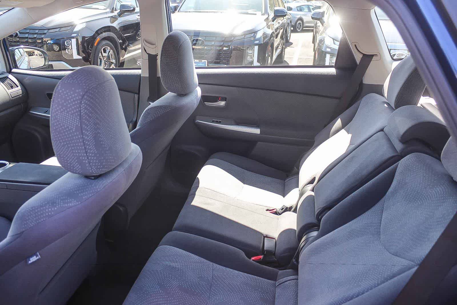 Thumbnail: 2012 Toyota Prius v - 24