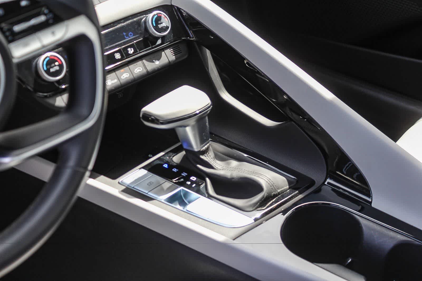 Thumbnail: 2025 Hyundai Elantra - 23