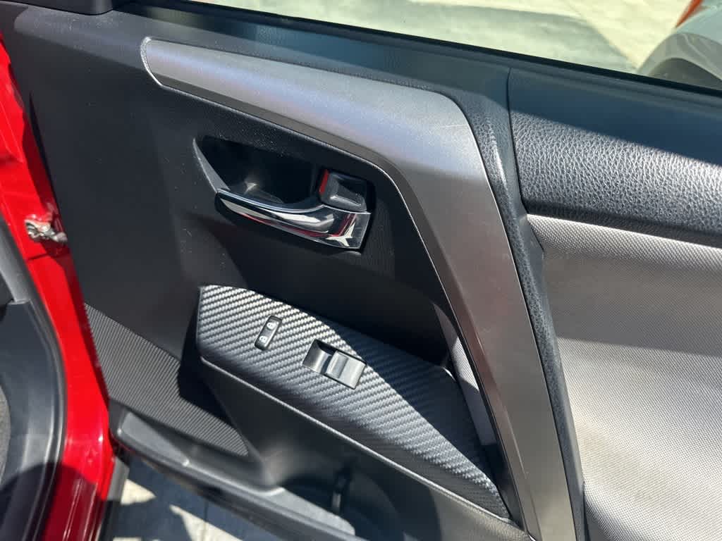 Thumbnail: 2015 Toyota RAV4 - 18