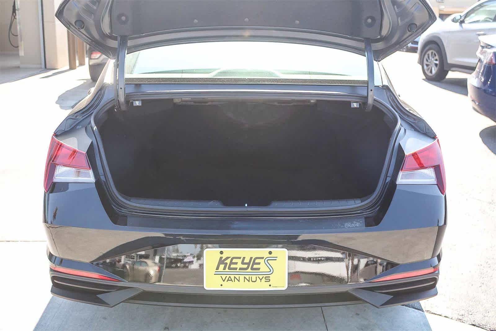 Thumbnail: 2023 Hyundai Elantra - 31