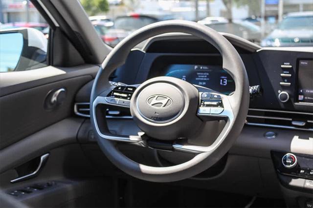 2025 Hyundai Elantra Blue 17