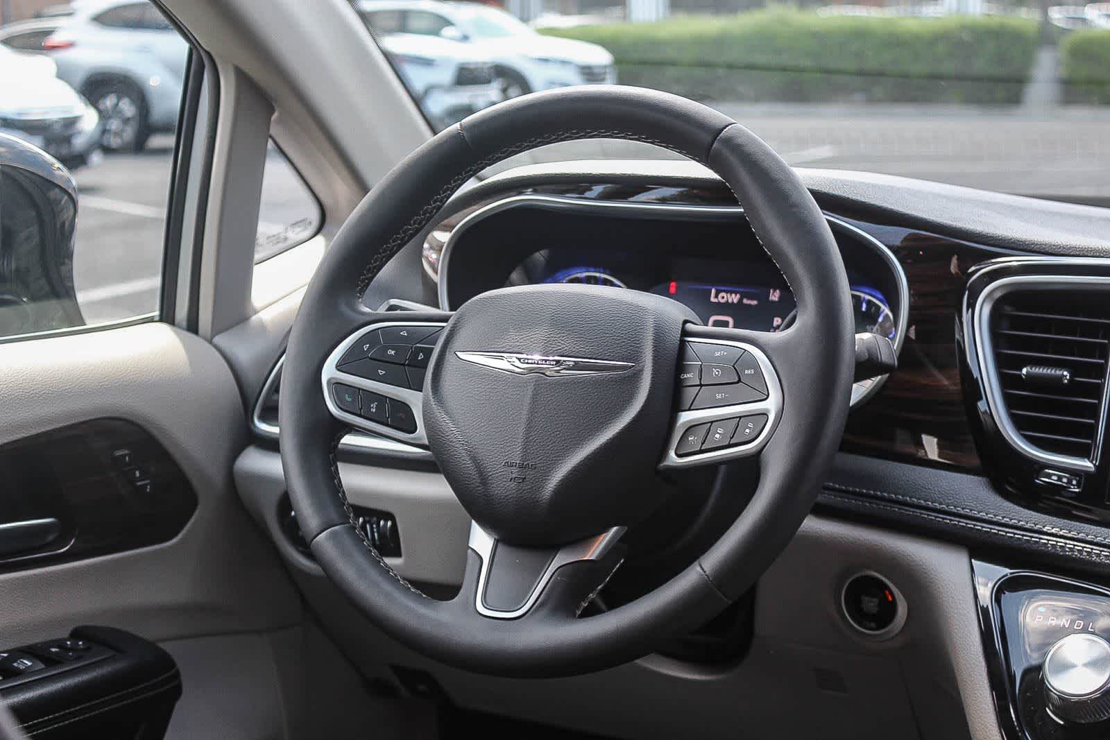 Thumbnail: 2023 Chrysler Pacifica - 22