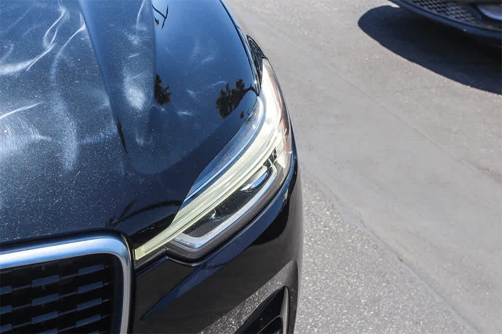Thumbnail: 2018 Volvo XC60 - 10