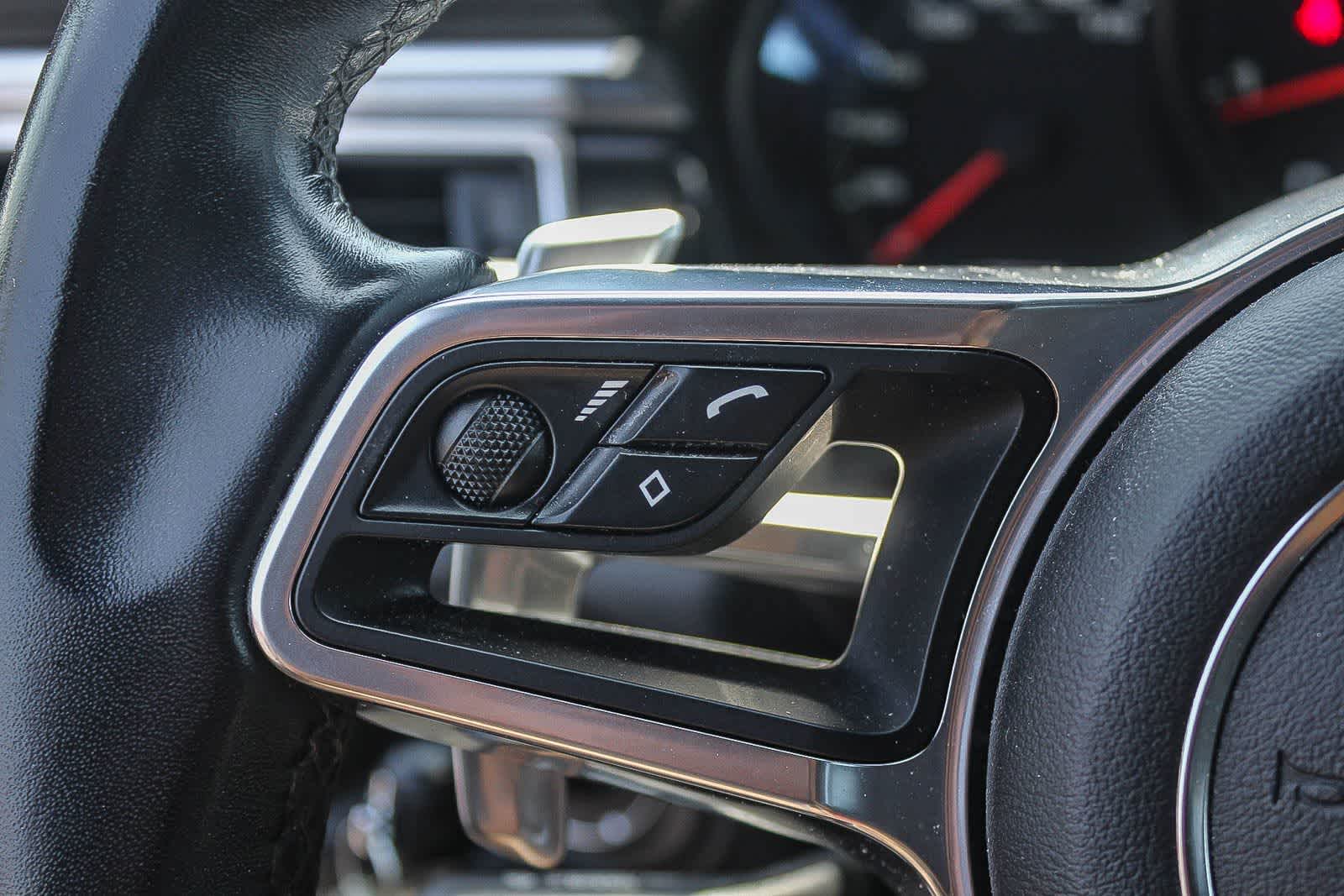 Thumbnail: 2018 Porsche Macan - 31