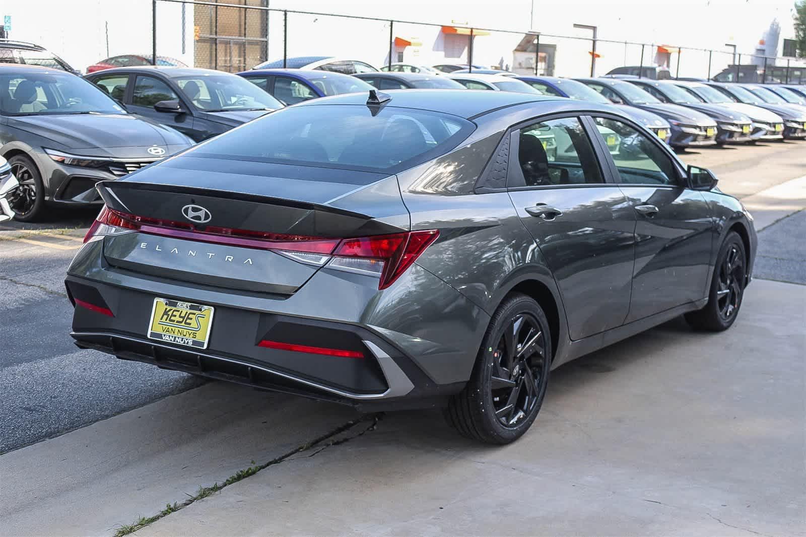 Thumbnail: 2026 Hyundai Elantra - 4