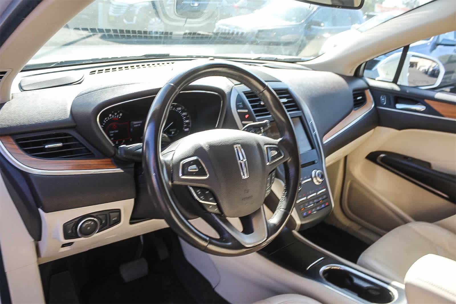 Thumbnail: 2015 Lincoln MKC - 23