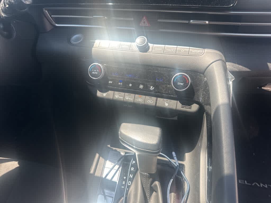 Thumbnail: 2023 Hyundai Elantra - 18