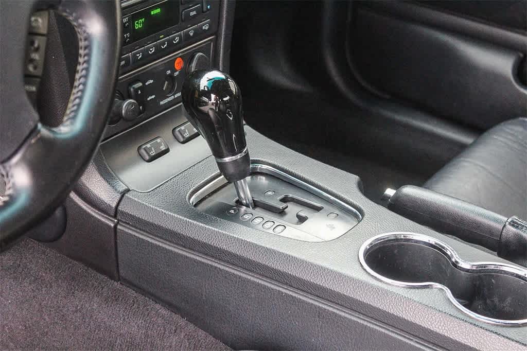 Thumbnail: 2005 Ford Thunderbird - 17