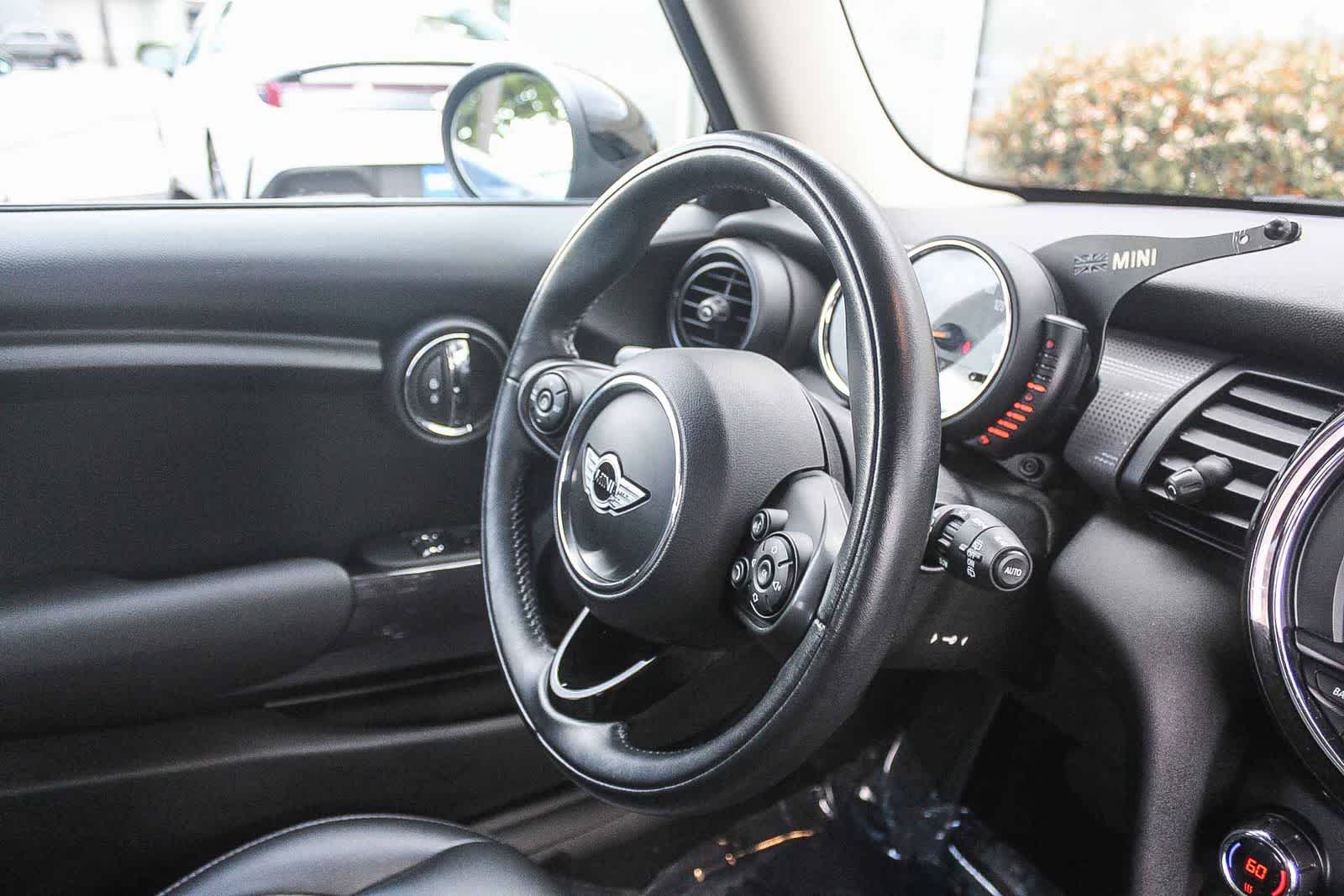 Thumbnail: 2017 MINI Cooper Hardtop - 19