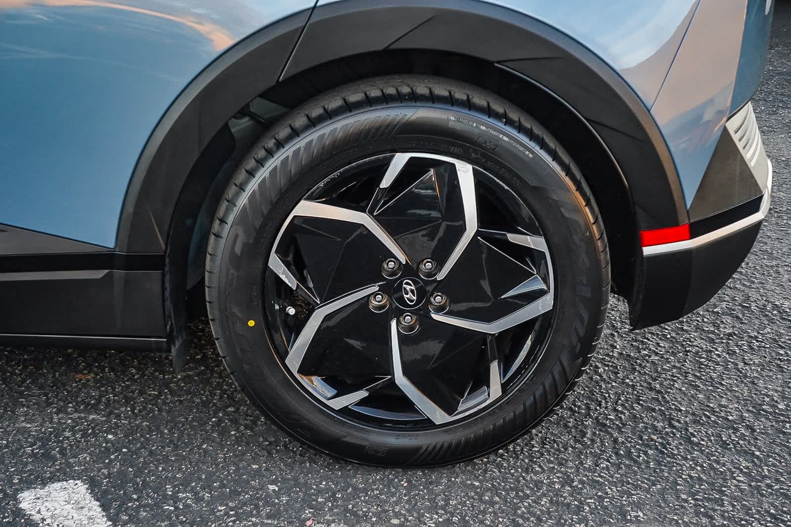 Thumbnail: 2022 Hyundai Ioniq 5 - 13