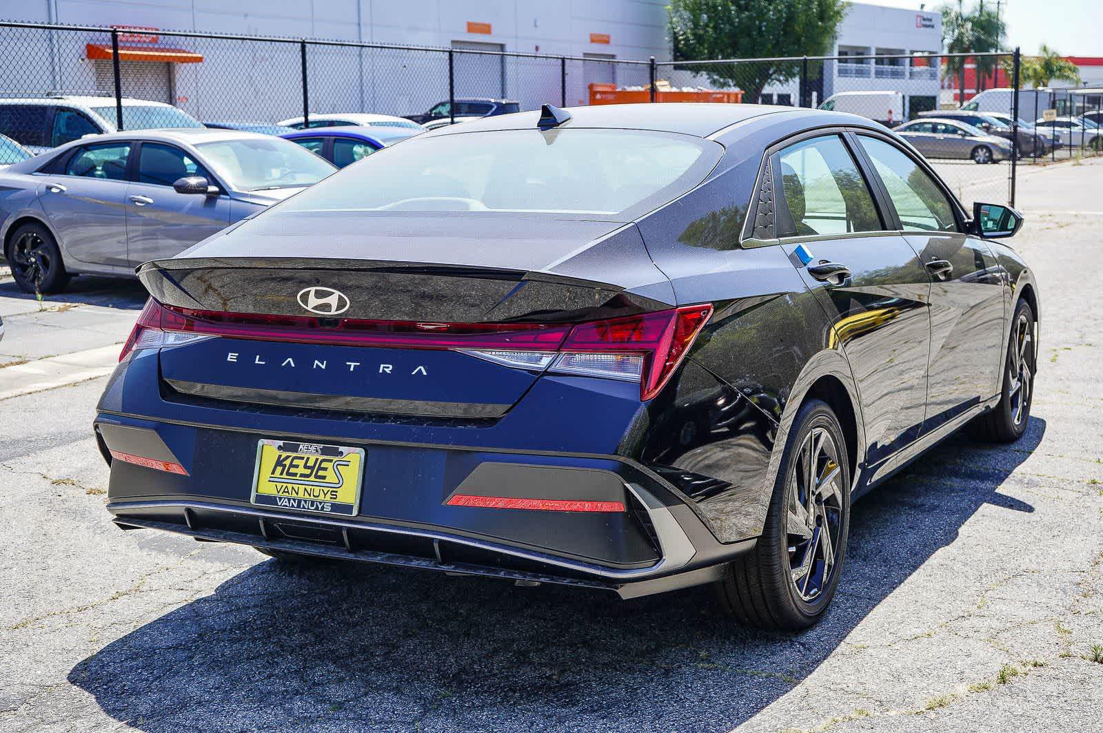 Thumbnail: 2026 Hyundai Elantra - 4