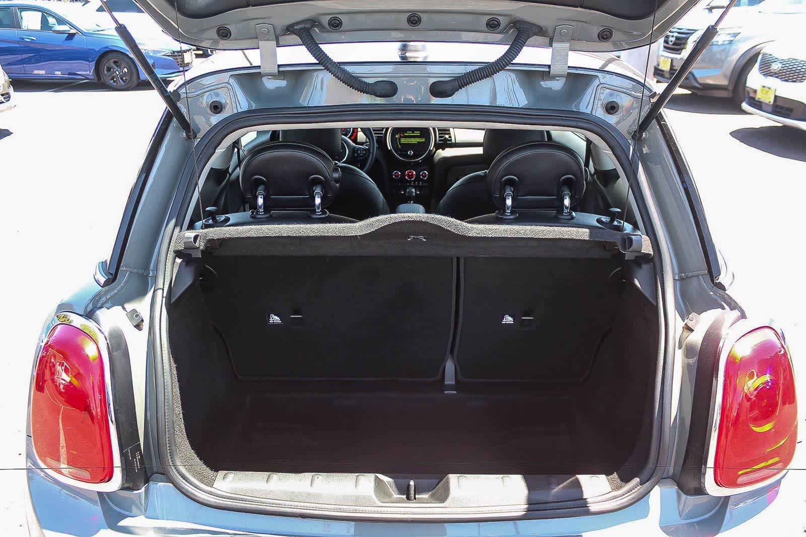 Thumbnail: 2017 MINI Cooper Hardtop - 32