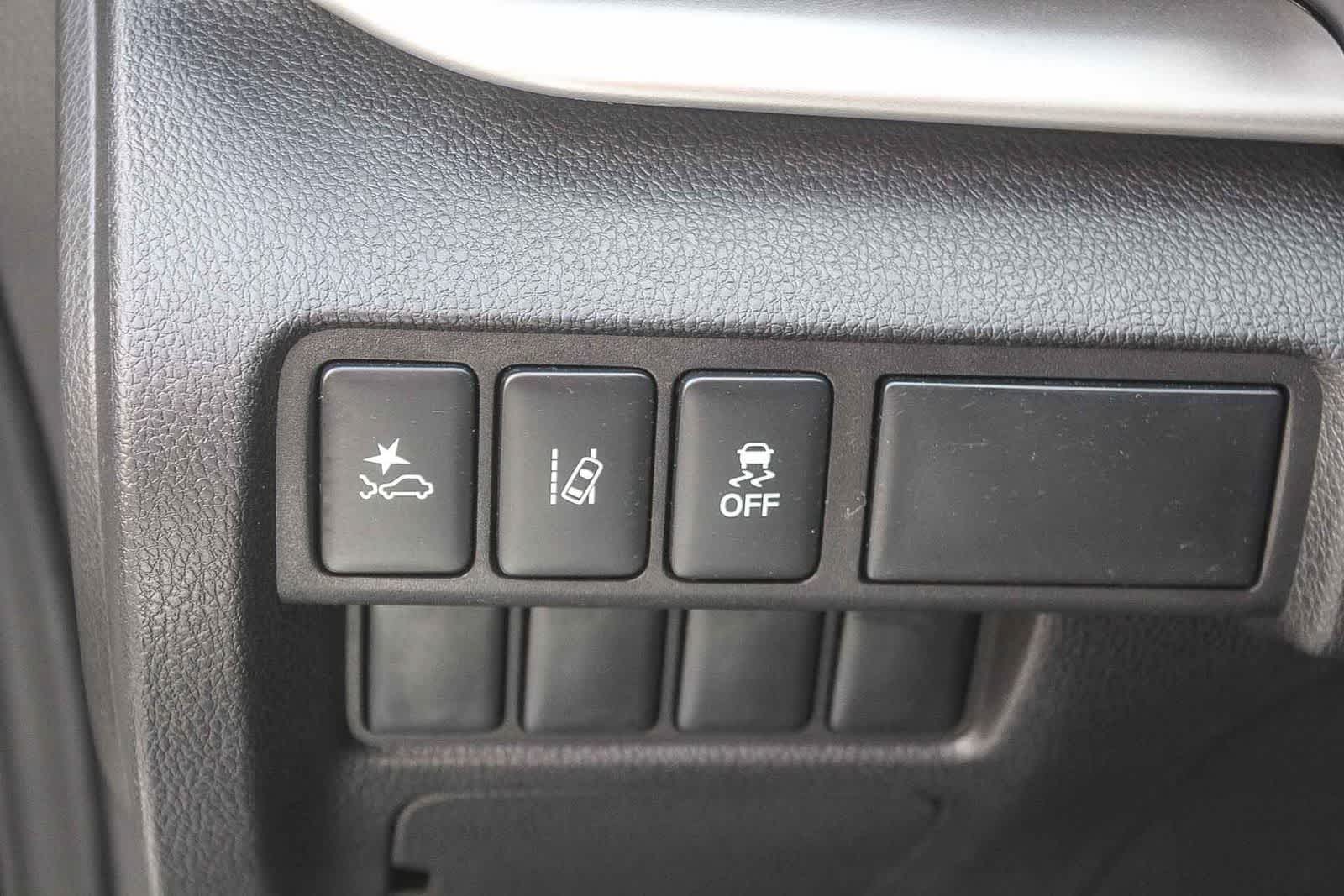 Thumbnail: 2023 Mitsubishi Eclipse Cross - 28