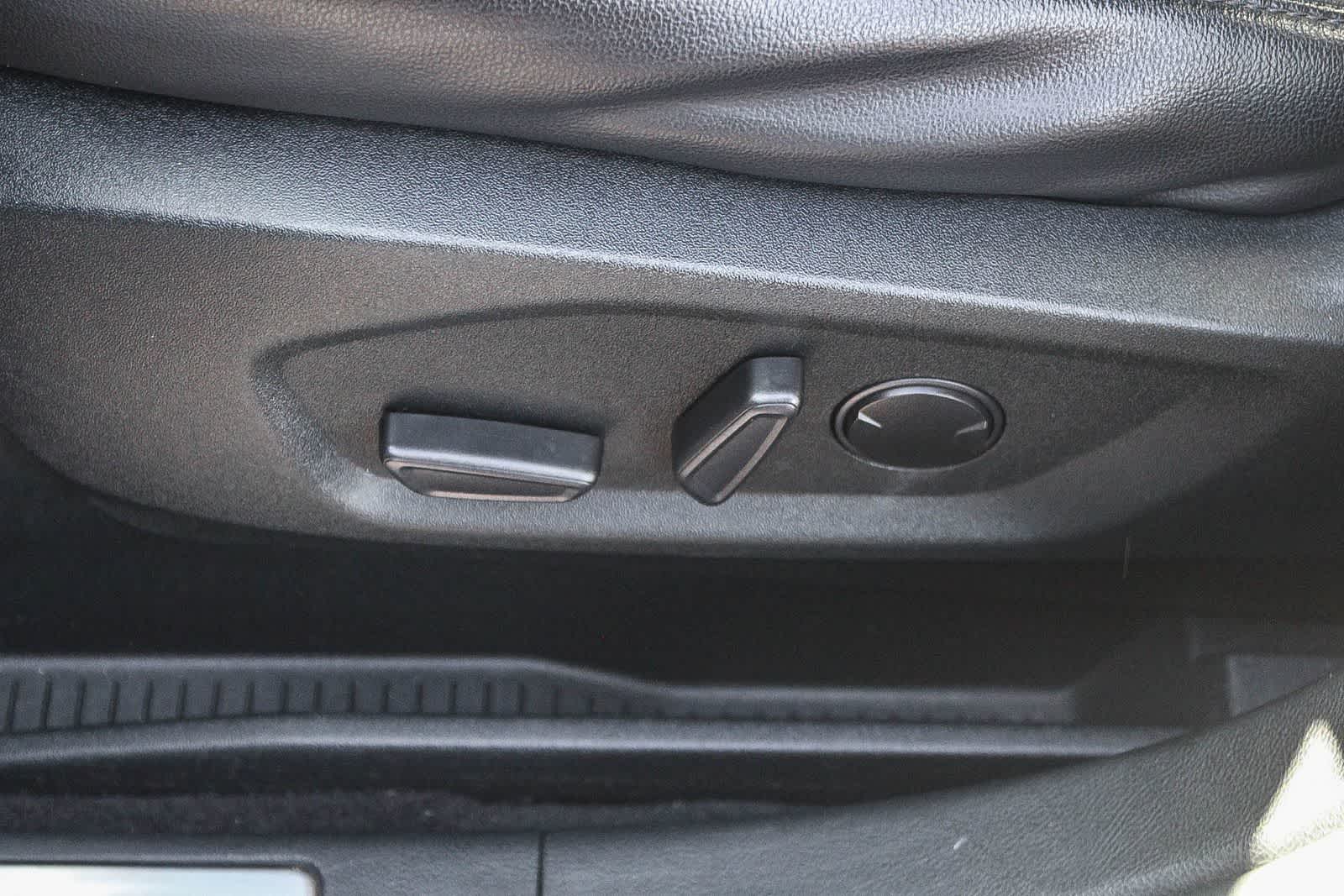 Thumbnail: 2022 Ford Edge - 28