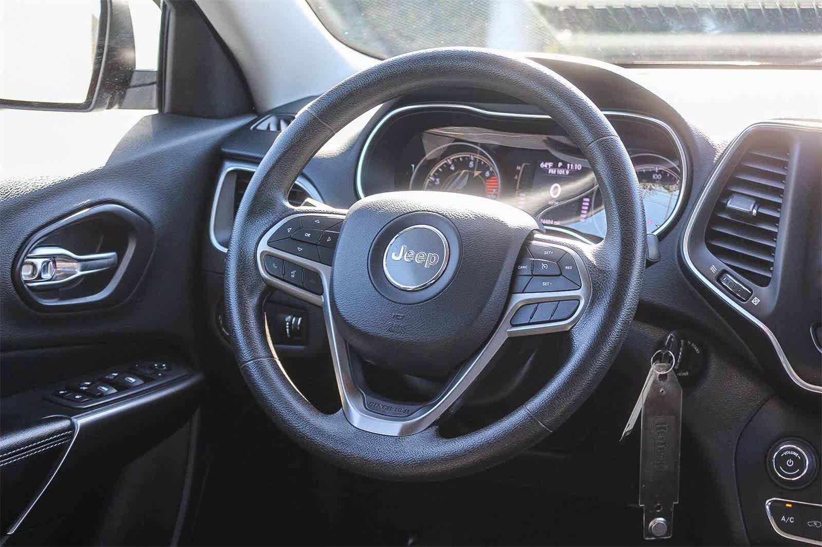 Thumbnail: 2019 Jeep Cherokee - 21