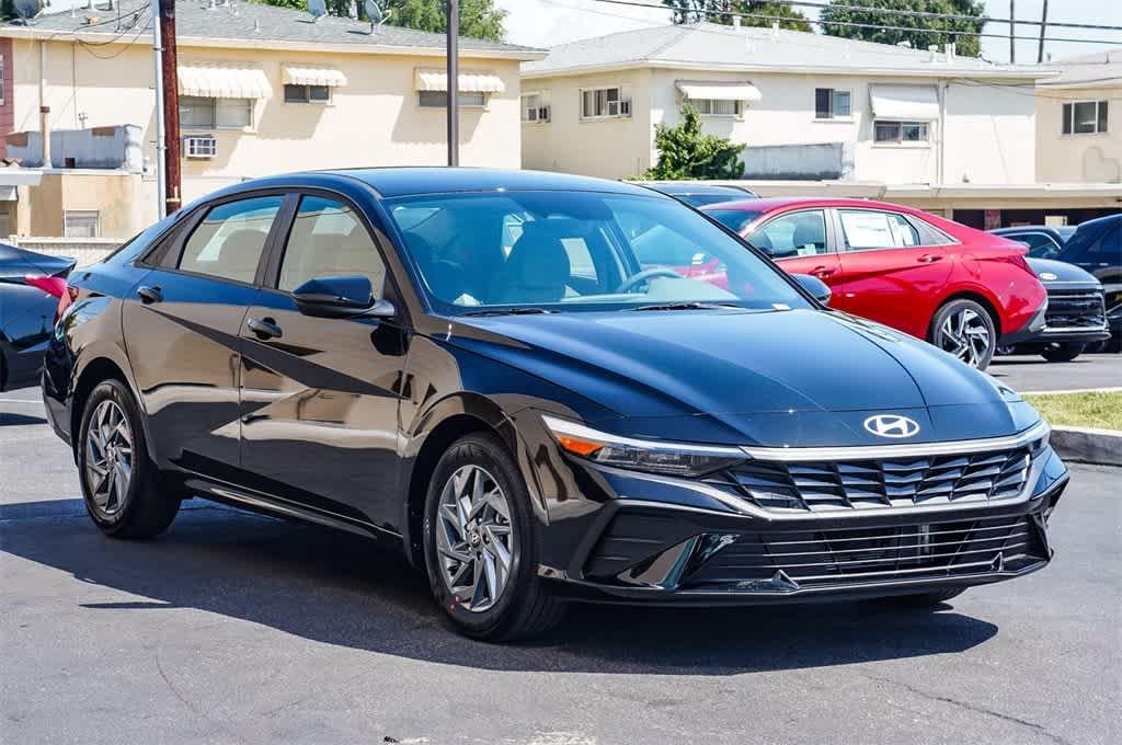 Thumbnail: 2025 Hyundai Elantra - 5