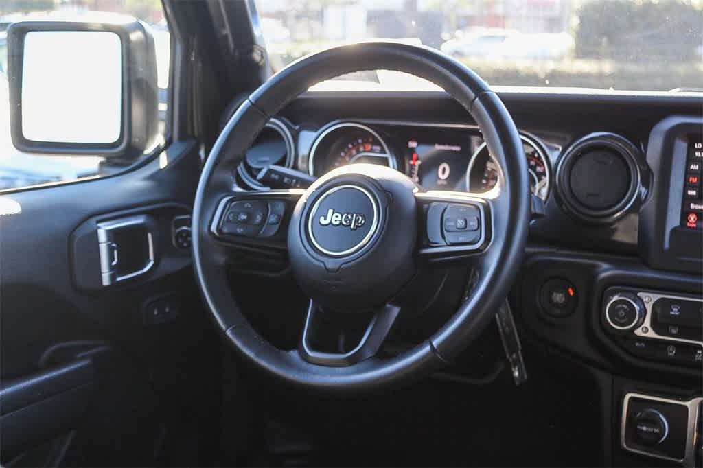 Thumbnail: 2022 Jeep Gladiator - 15