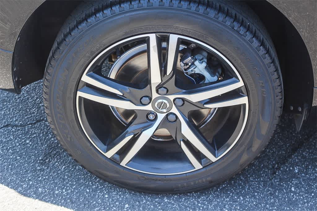 Thumbnail: 2018 Volvo XC60 - 8