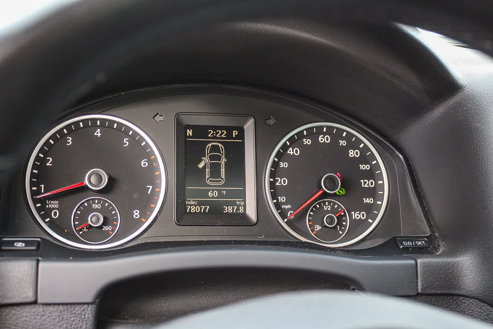 Thumbnail: 2011 Volkswagen Tiguan - 31