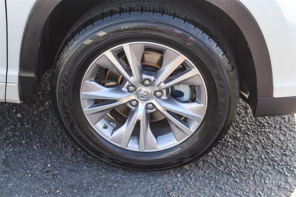 Thumbnail: 2015 Toyota Highlander - 9
