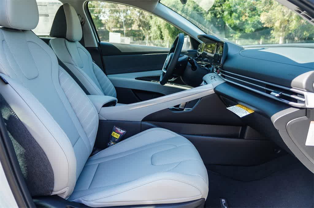 Thumbnail: 2025 Hyundai Elantra - 19