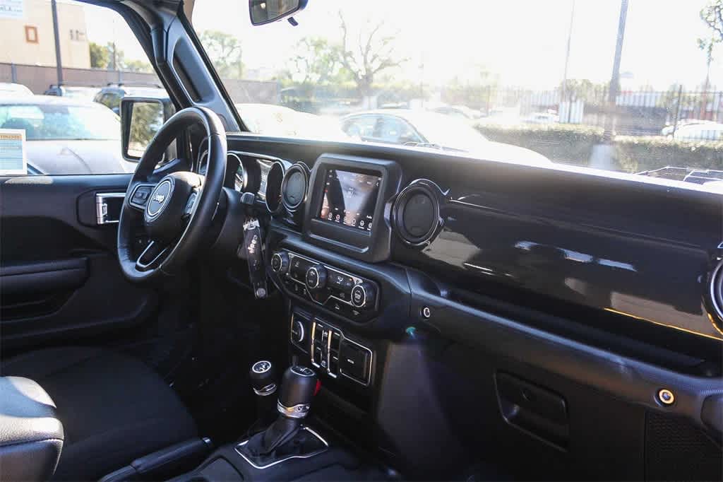 Thumbnail: 2022 Jeep Gladiator - 16