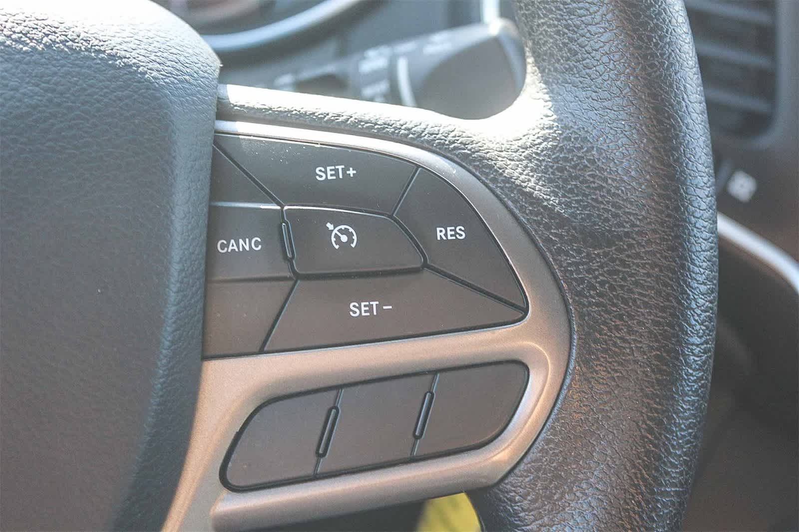 Thumbnail: 2019 Jeep Cherokee - 33