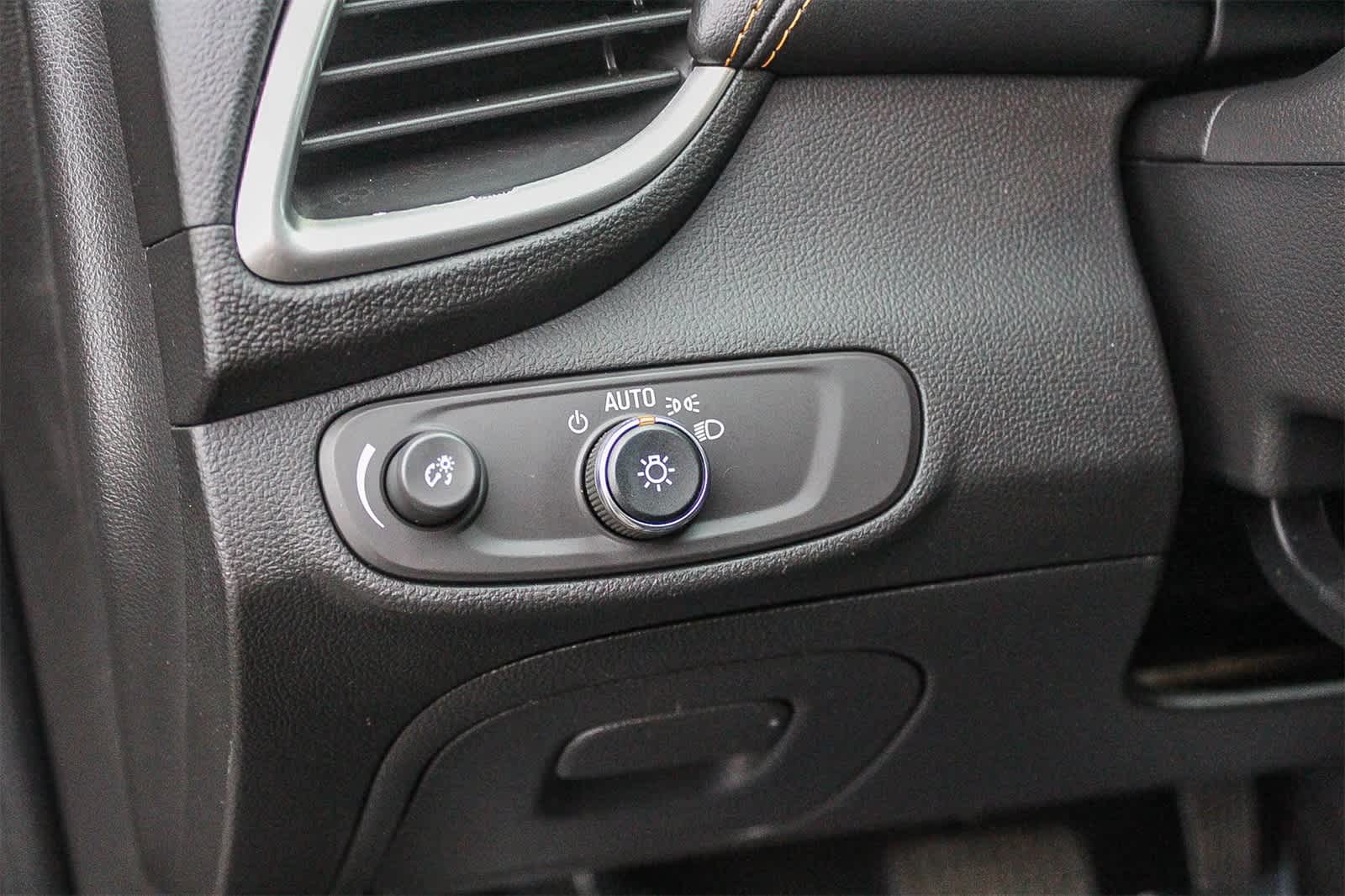 Thumbnail: 2022 Chevrolet Trax - 28