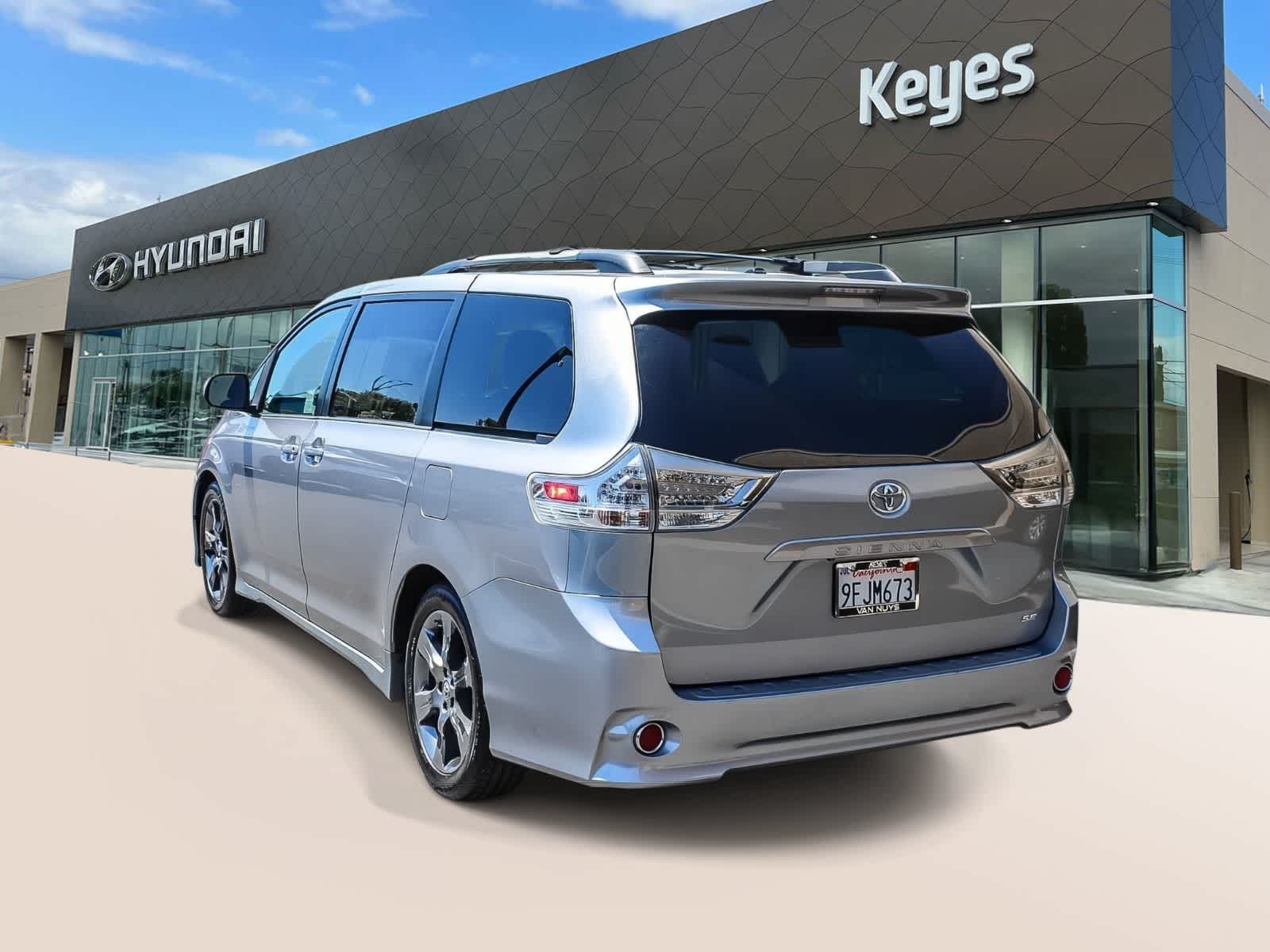 Thumbnail: 2011 Toyota Sienna - 7