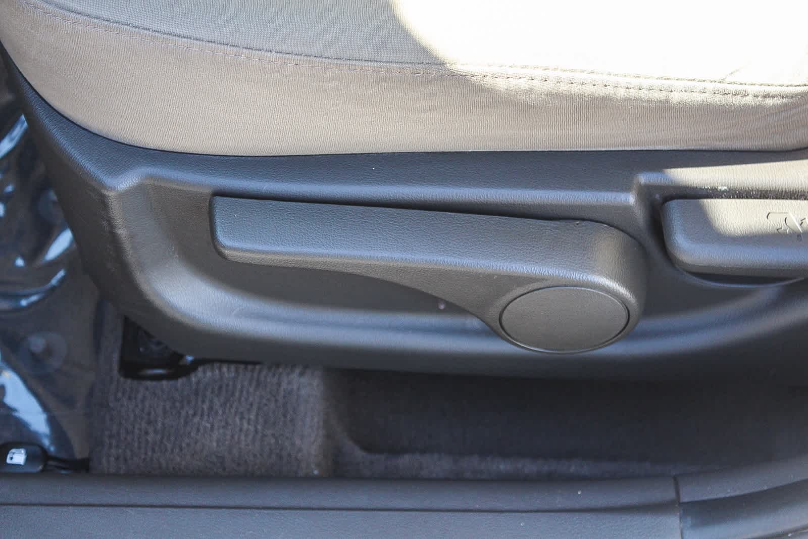 Thumbnail: 2010 Hyundai Elantra - 29