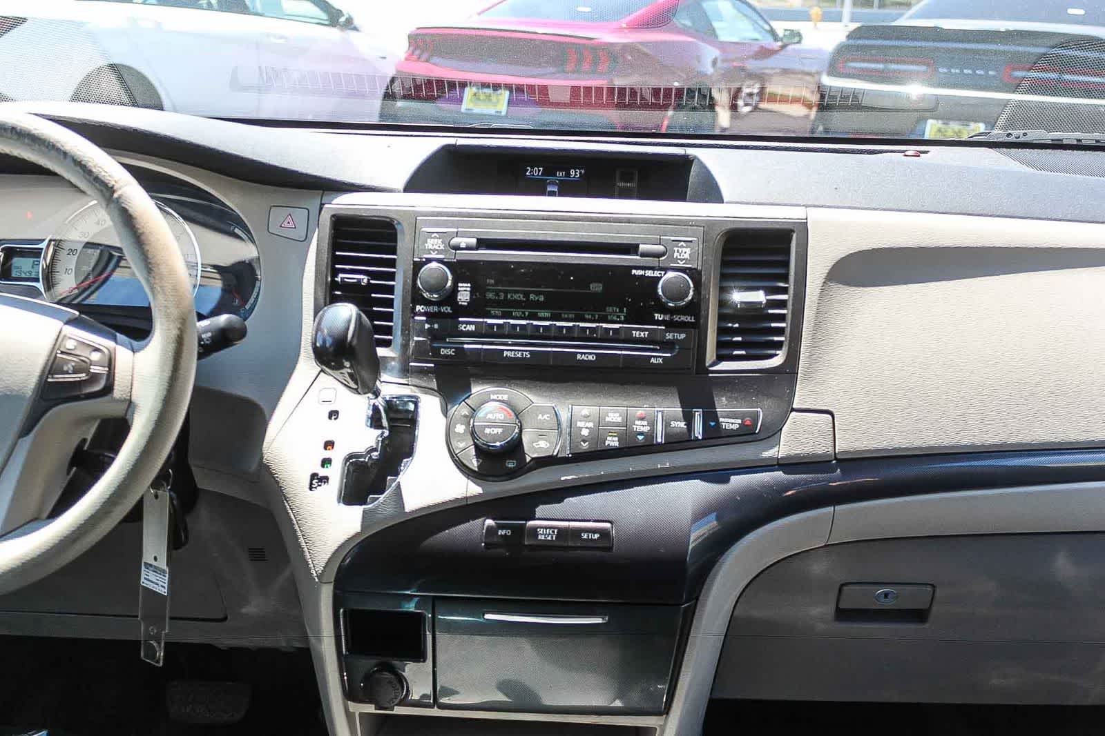 Thumbnail: 2011 Toyota Sienna - 14