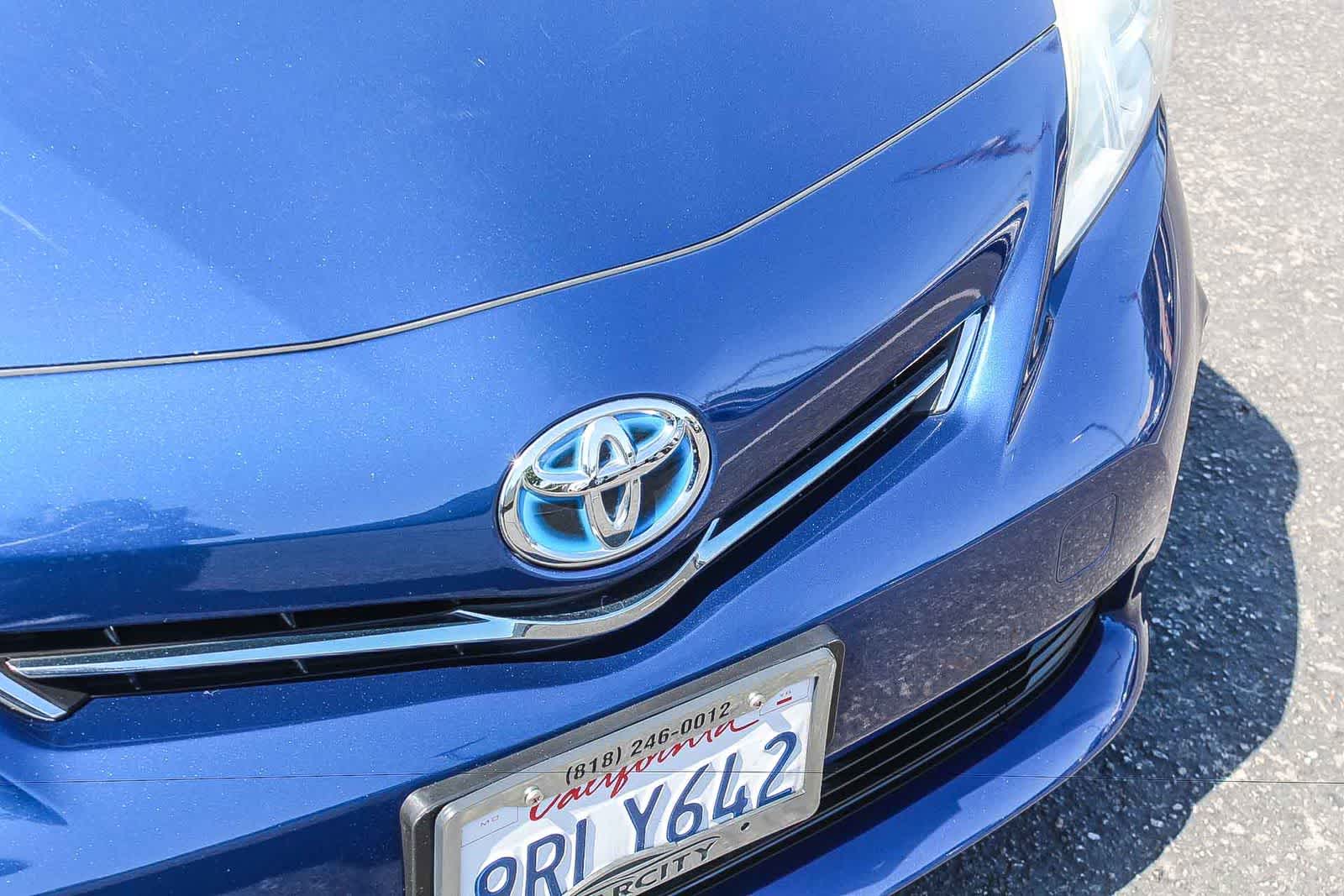 Thumbnail: 2012 Toyota Prius v - 16