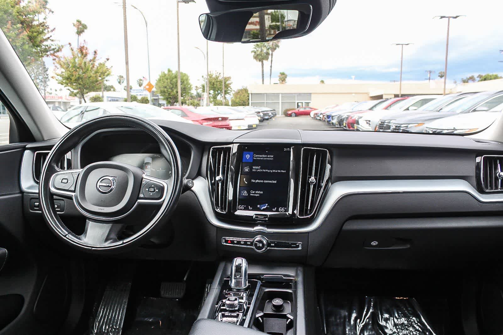 Thumbnail: 2018 Volvo XC60 - 17
