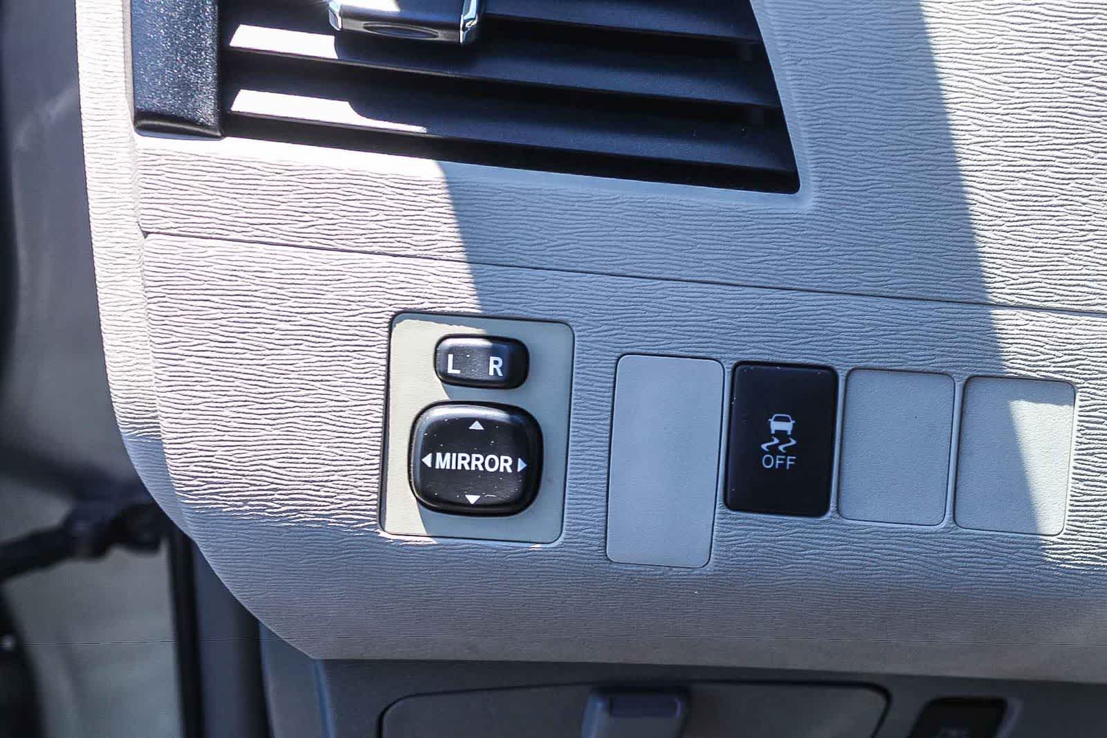 Thumbnail: 2011 Toyota Sienna - 26