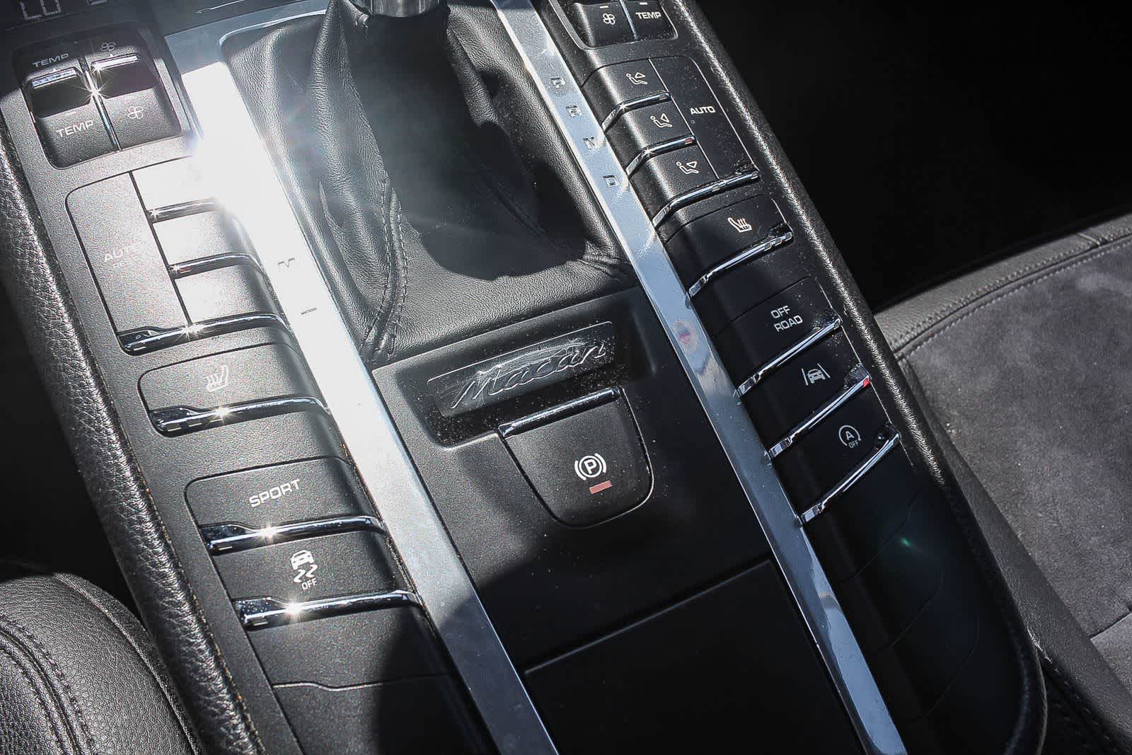 Thumbnail: 2018 Porsche Macan - 34