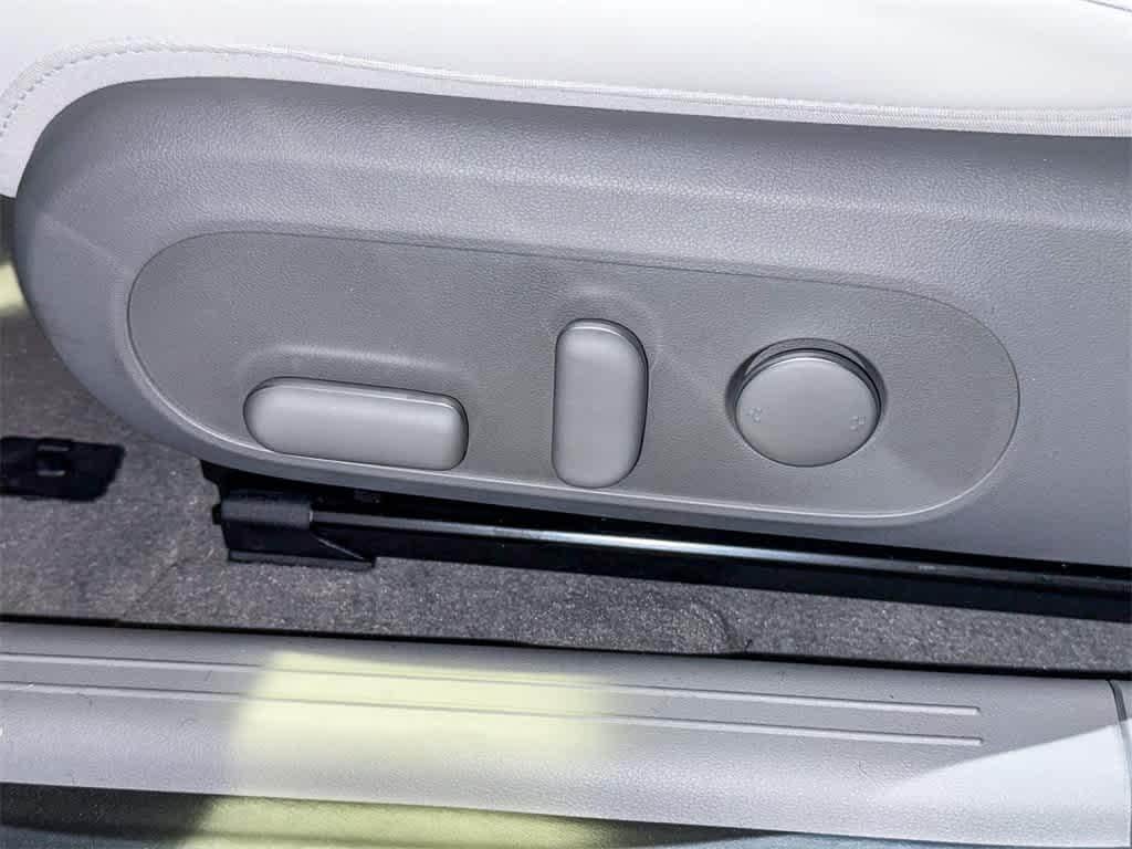 Thumbnail: 2025 Hyundai Ioniq 6 - 25
