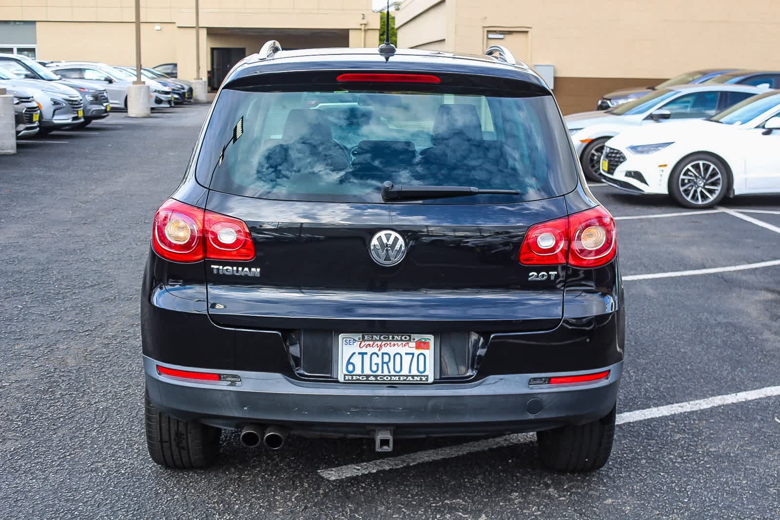 Thumbnail: 2011 Volkswagen Tiguan - 6