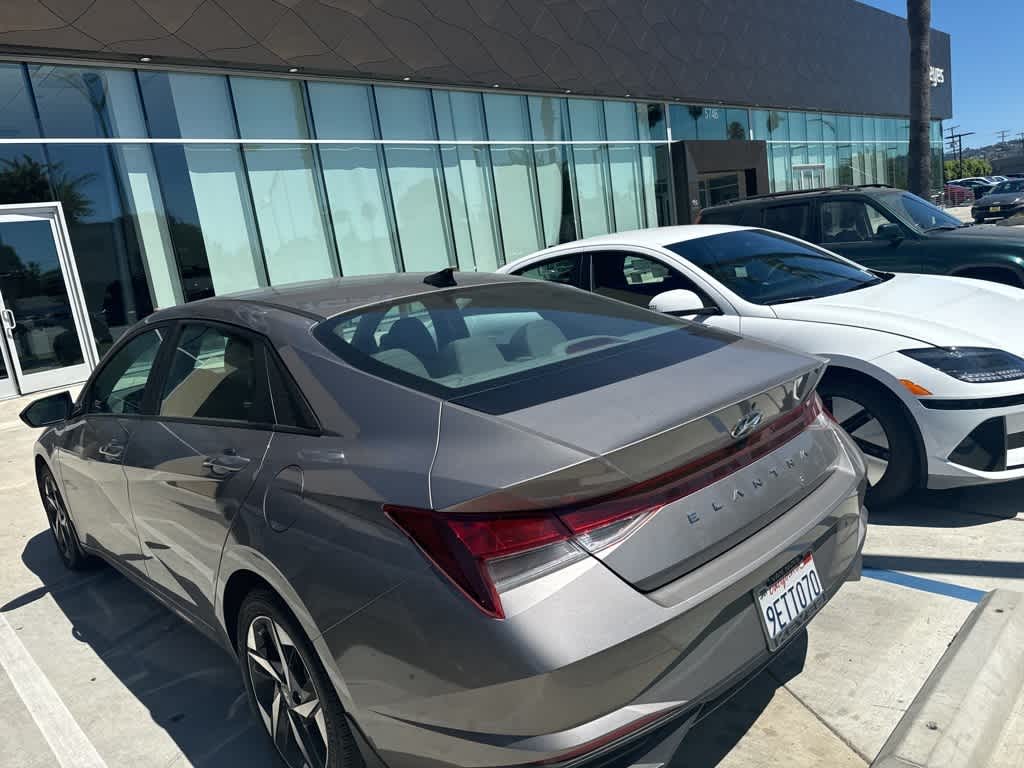 Thumbnail: 2023 Hyundai Elantra - 10