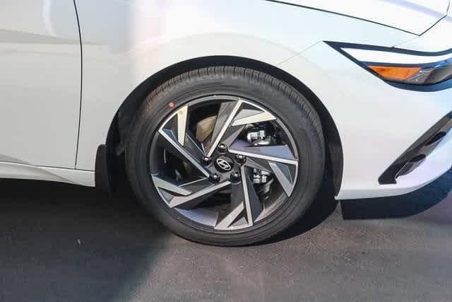 Thumbnail: 2025 Hyundai Elantra - 9