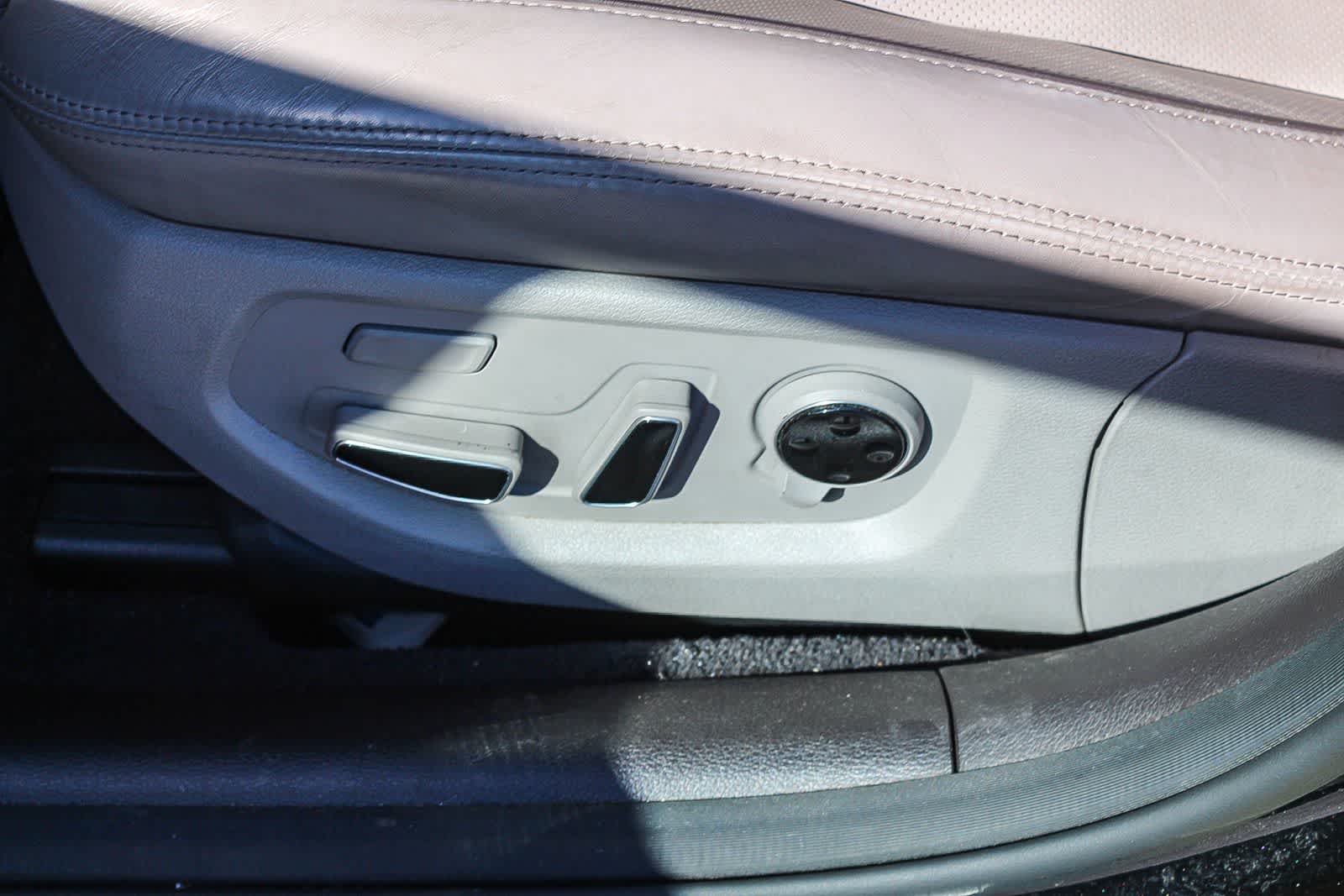 Thumbnail: 2017 Genesis G80 - 29