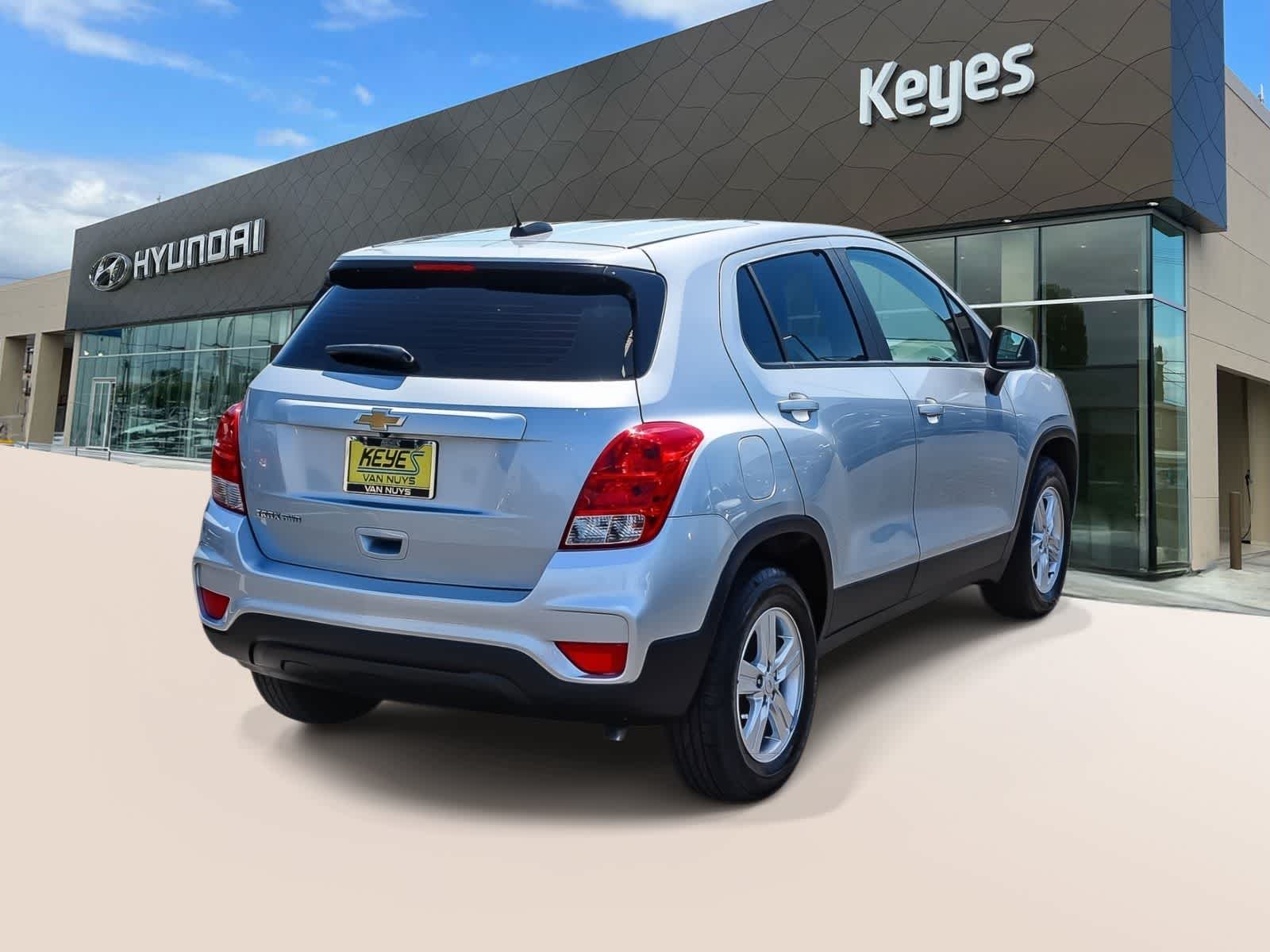 Thumbnail: 2018 Chevrolet Trax - 3