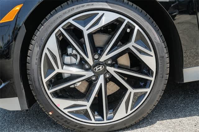Thumbnail: 2023 Hyundai Ioniq 6 - 12