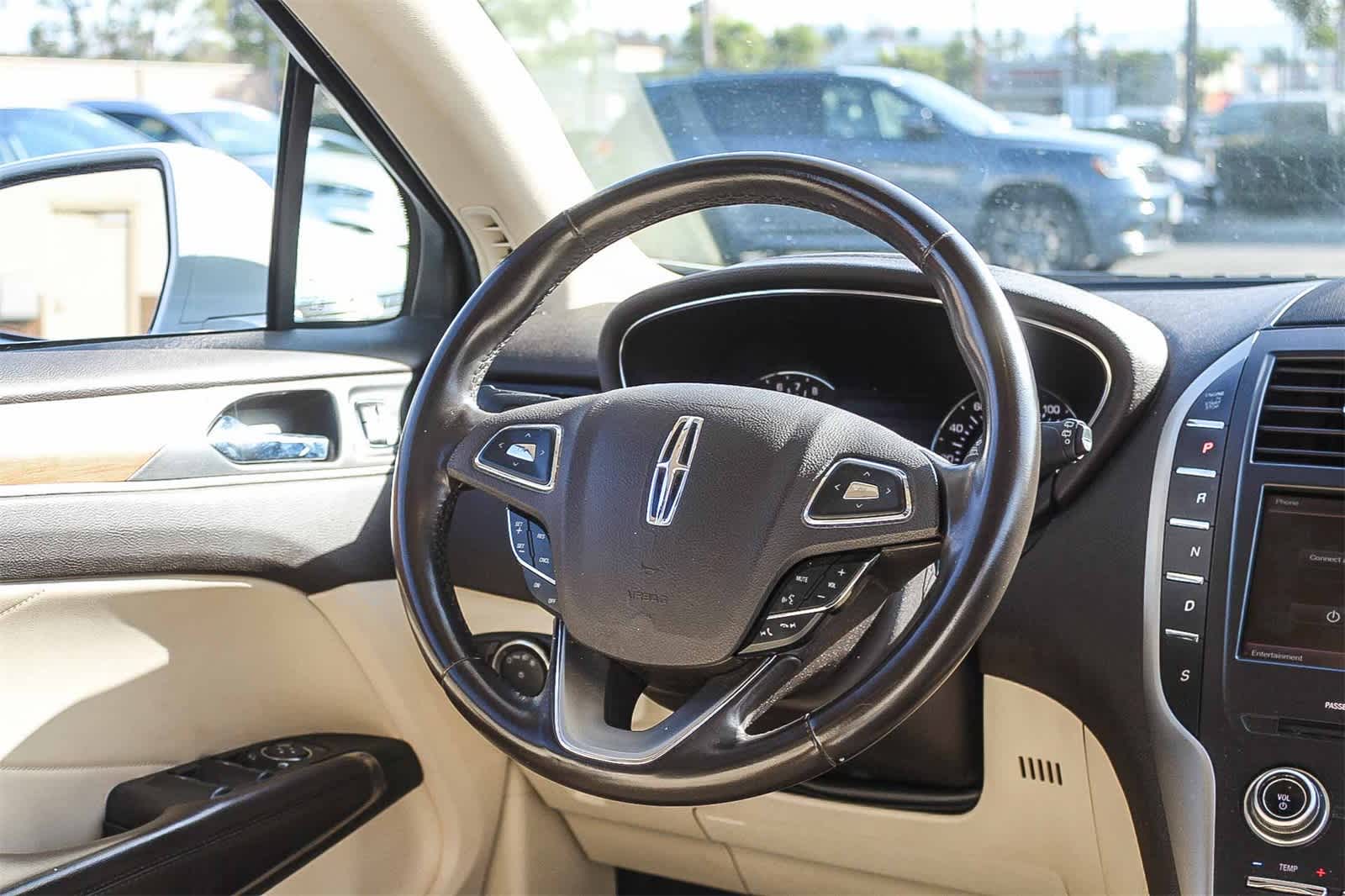 Thumbnail: 2015 Lincoln MKC - 21