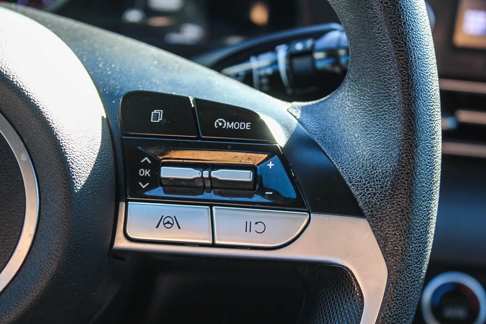 Thumbnail: 2023 Hyundai Elantra - 32