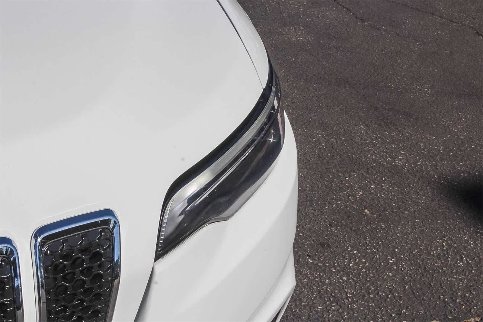 Thumbnail: 2019 Jeep Cherokee - 14