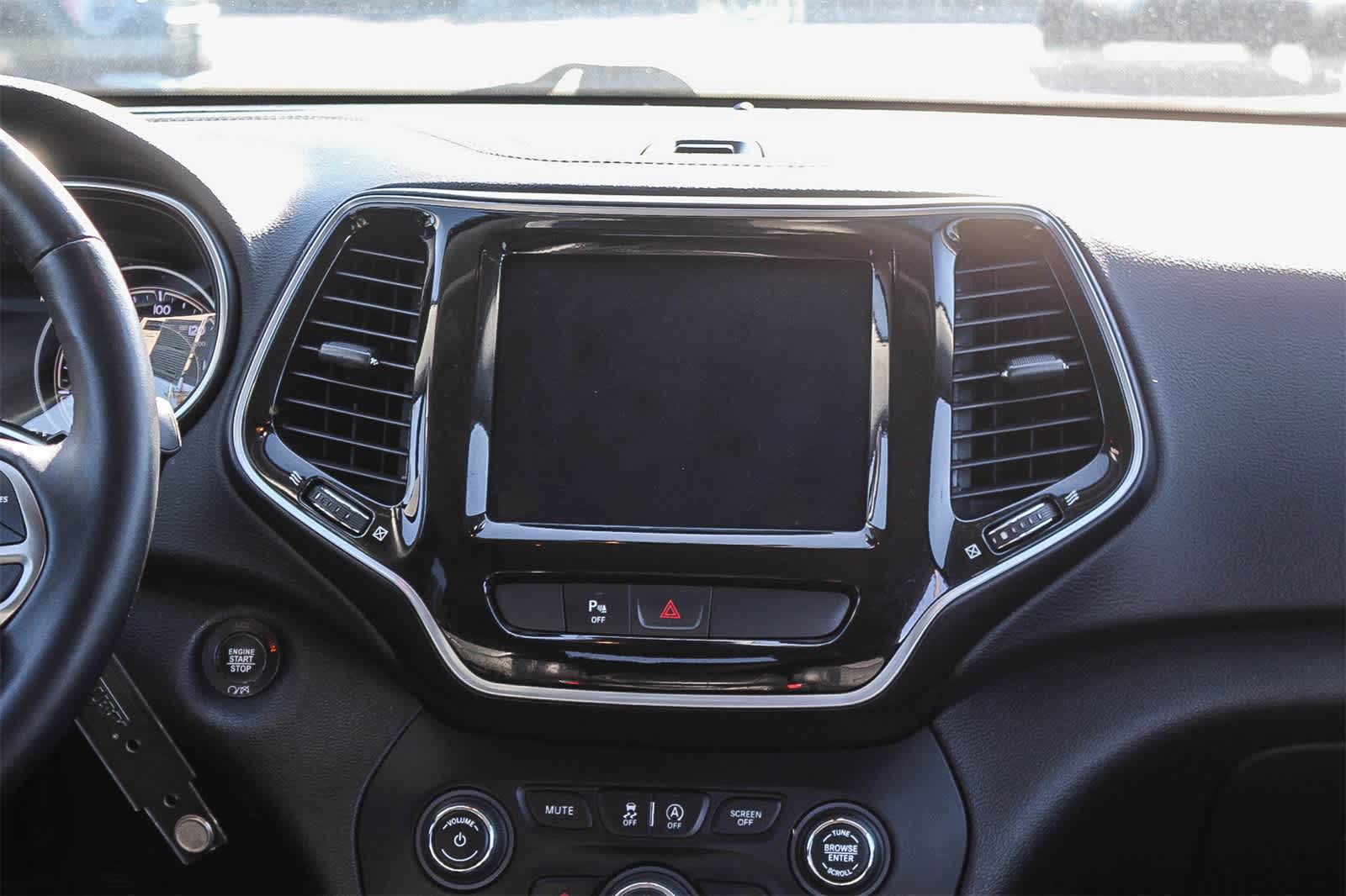 Thumbnail: 2019 Jeep Cherokee - 18