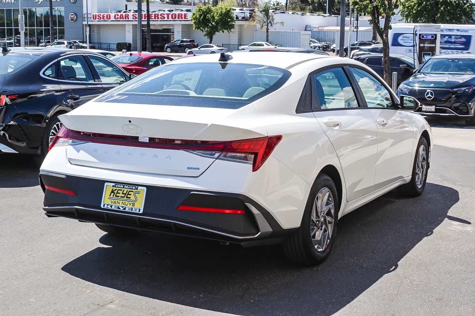 Thumbnail: 2025 Hyundai Elantra - 4