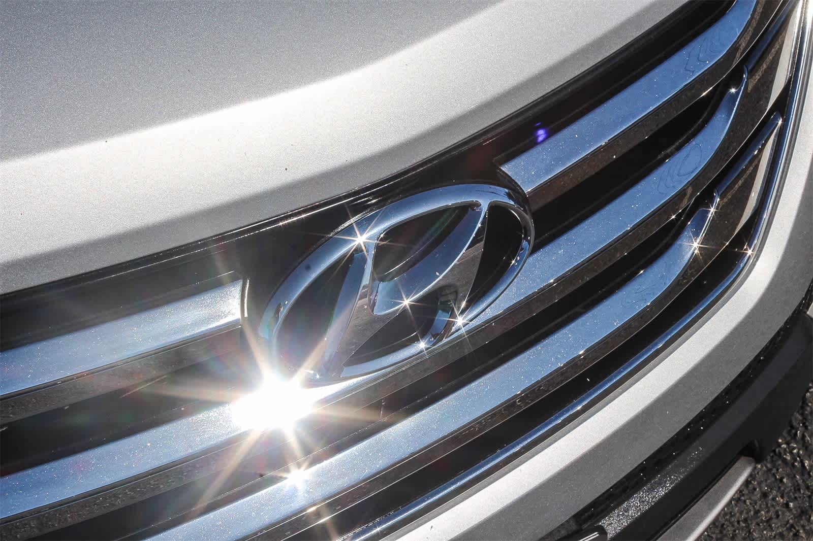 Thumbnail: 2013 Hyundai Santa Fe - 17