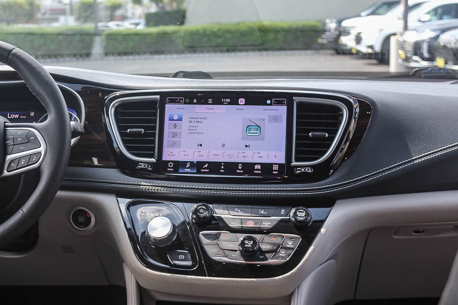 Thumbnail: 2023 Chrysler Pacifica - 19