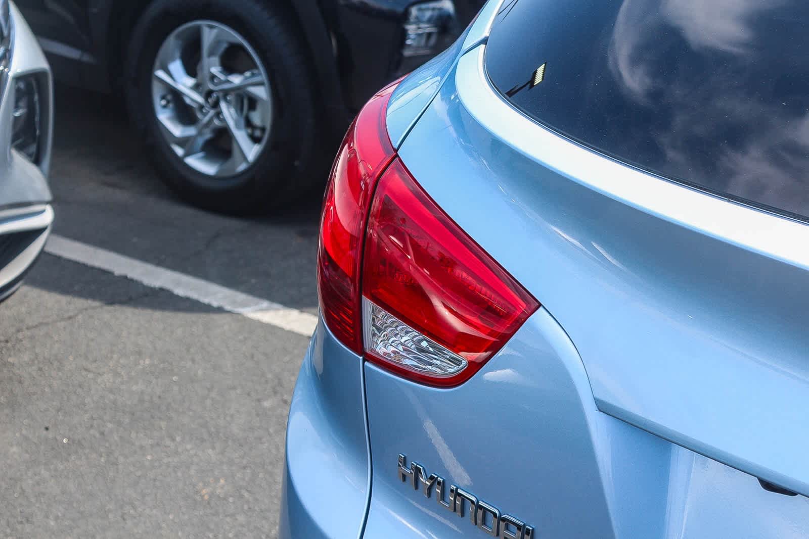 Thumbnail: 2012 Hyundai Tucson - 8